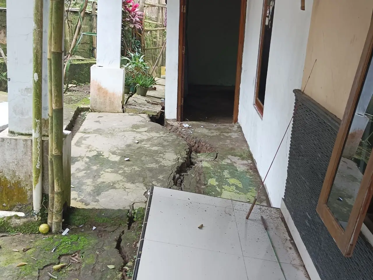 Perkembangan Situasi dan Penanganan Bencana Hidrometeorologi di Beberapa Wilayah Indonesia  pada 19 April 2025